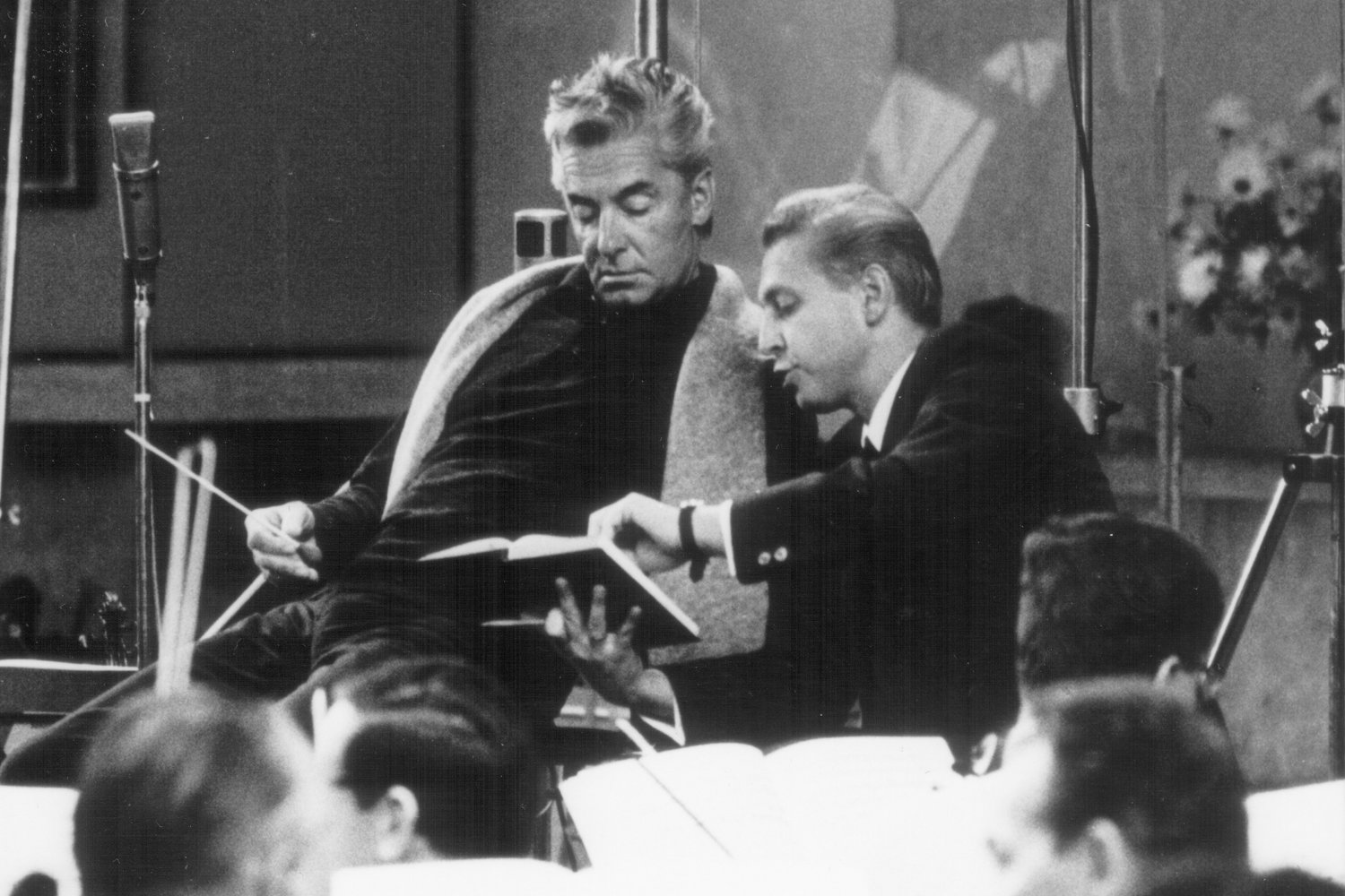 Herbert von Karajan and recording producer Hans Weber in the Jesus Christus Kirche in Berlin (Photo: EBS)